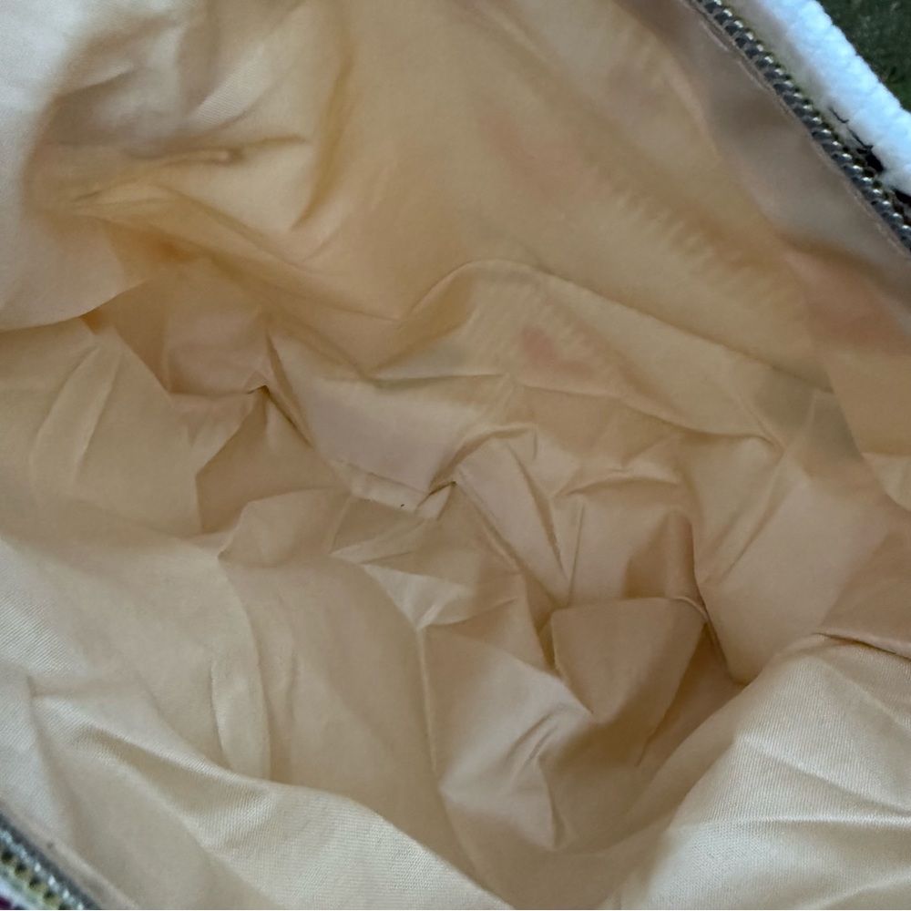 Heart Patterned Women's Cosmetic/Cords Bag - Picture 2 of 2